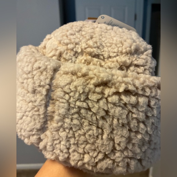 Cozy Sherpa hat, NWT - Picture 4 of 4